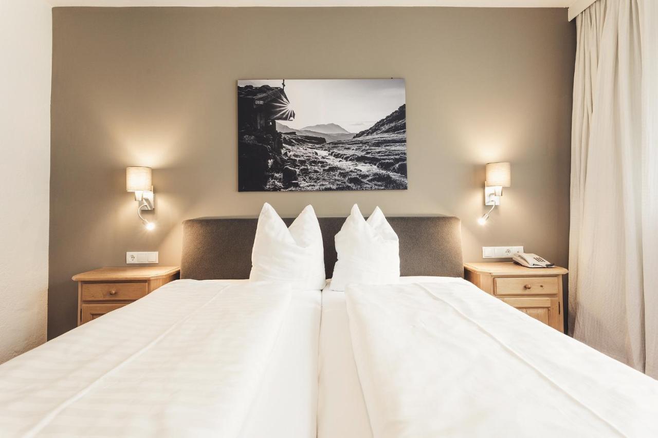 Hotel Johanna Mitten Im Oetztal Умгаузен Екстер'єр фото