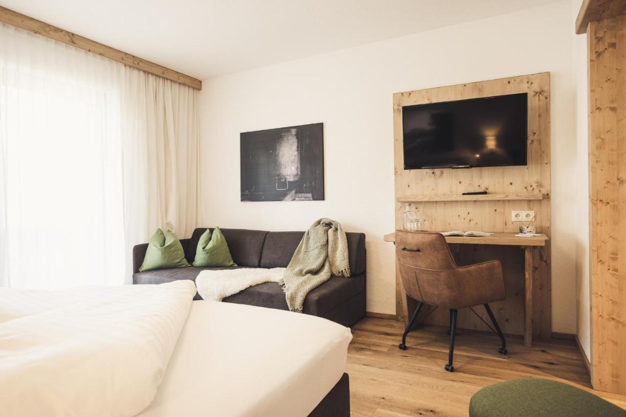 Hotel Johanna Mitten Im Oetztal Умгаузен Екстер'єр фото