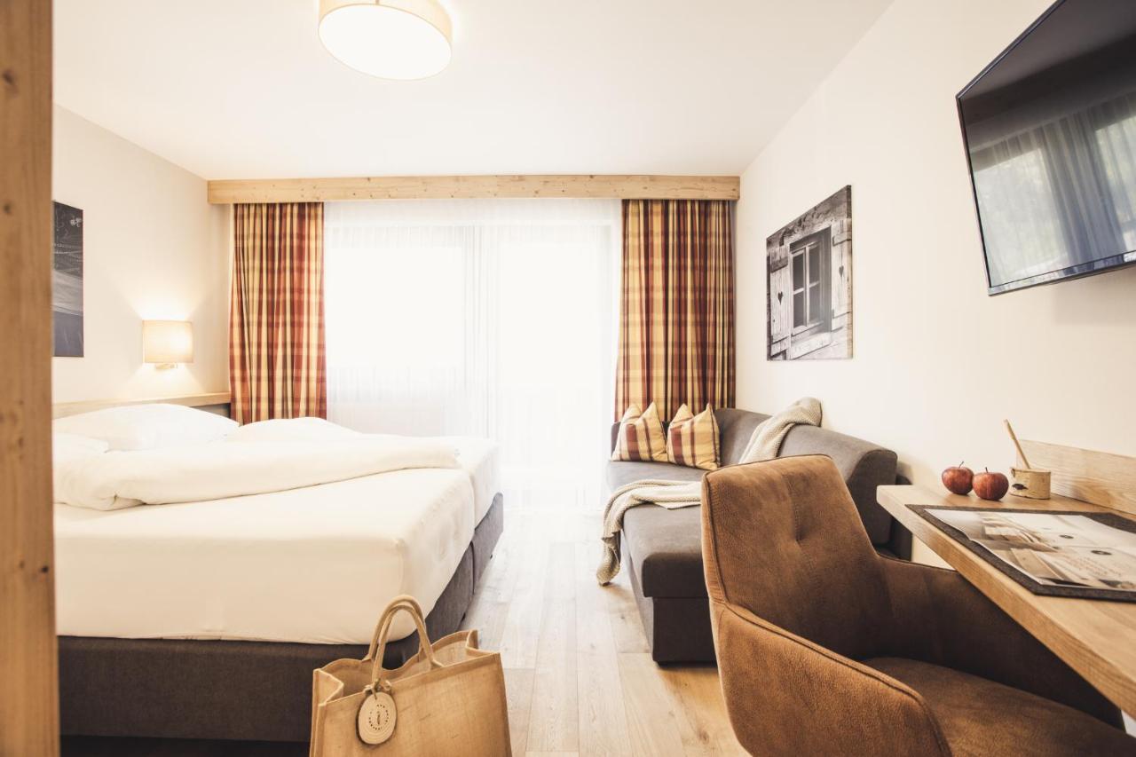 Hotel Johanna Mitten Im Oetztal Умгаузен Екстер'єр фото